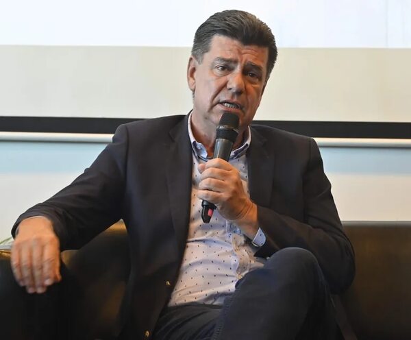 El Presidente se esconde y ya no gobierna, dice Efraín - Política - ABC Color