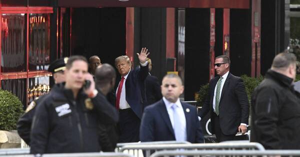 La Nación / Trump viaja a Nueva York para comparecer ante la justicia penal