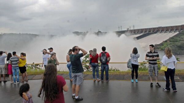 Itaipú cierra sus compuertas y pone fin a la imponente descarga de agua