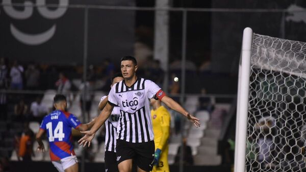 Los 100 goles de Tacuara en el fútbol paraguayo