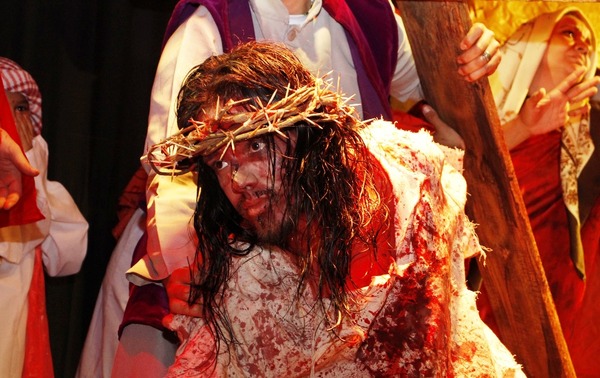 VIACRUCIS "CAMINANDO CON JESÚS" EN LUQUE •