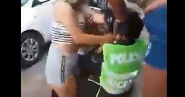 La Nación / Policía queda herida tras una batalla campal en Fernando de la Mora