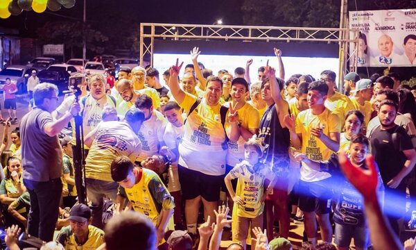 Caravana y fiesta para recibir la copa del Nacional de salonismo