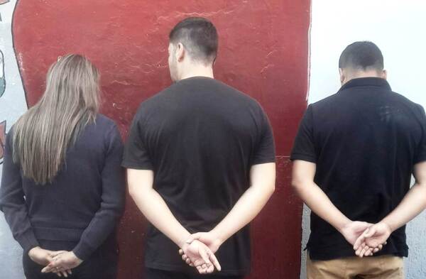 Extranjeros caen con pasaportes falsos en el aeropuerto Silvio Pettirossi •