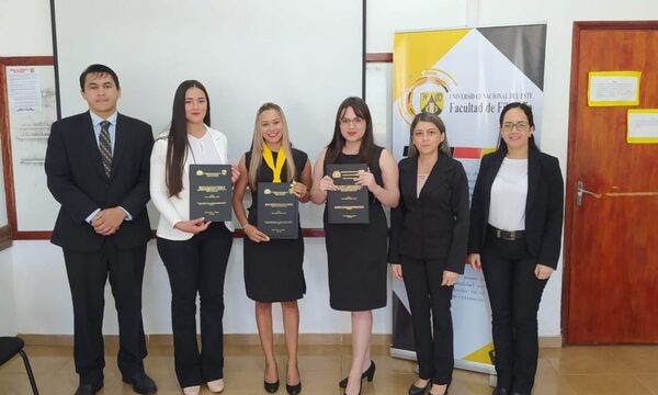 Egresan 16 nuevos licenciados en diferentes áreas