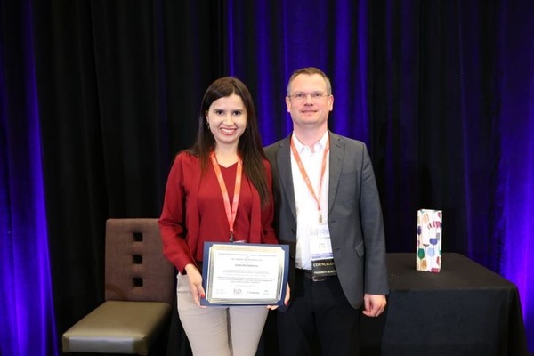 En congreso internacional, premian a nefróloga paraguaya
