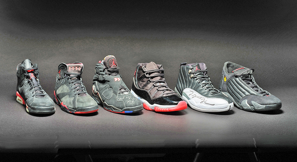Unos pares de zapatillas Air Jordan de Sotheby’s buscan una venta récord | Deportes | 5Días