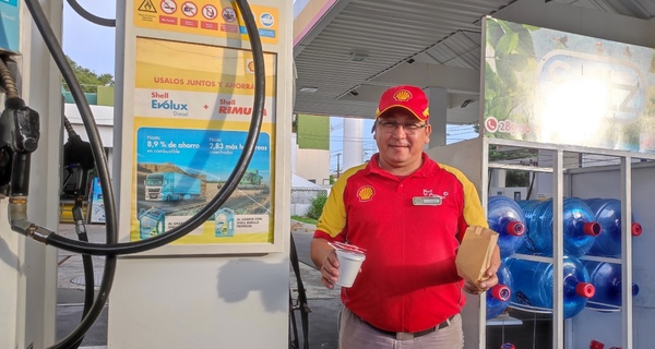 Shell de avenida Brasil recibió a sus clientes con chipa y cocido