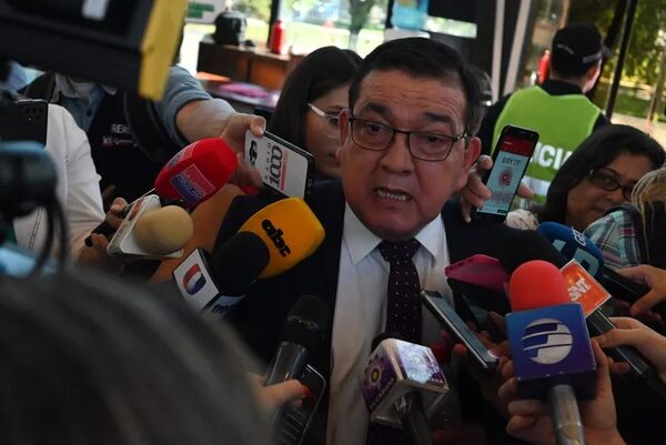 Senador Santa Cruz anuncia que hoy mostrará pruebas de “aprietes” en JEM - Política - ABC Color