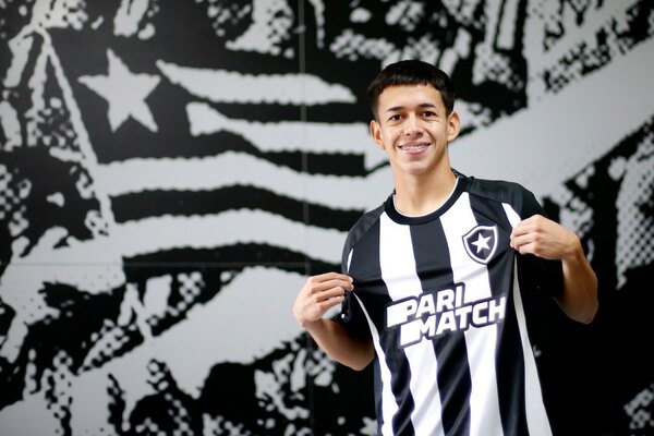 Versus / Botafogo hace oficial la llegada del paraguayo Matías Segovia