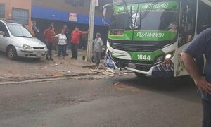 Cuádruple choque deja un fallecido en zona Terminal de ómnibus de Asunción