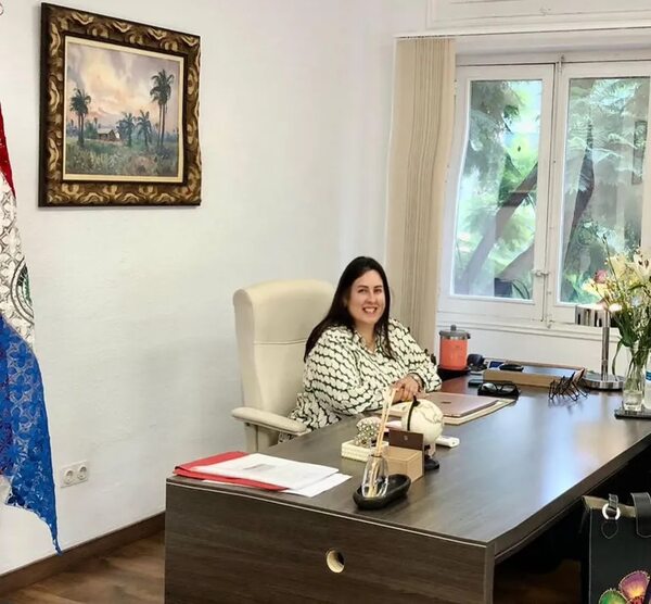 Caso sin resolver: paraguayos residentes en Málaga esperan respuestas a las denuncias contra la consulesa desde hace 4 meses - Nacionales - ABC Color