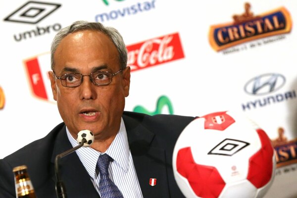 Versus / FIFA sanciona de por vida al expresidente del fútbol peruano por corrupción