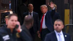 Megaoperativo para que declare Donald Trump, el expresi de yanquilandia, por supuesta relación con actriz porno