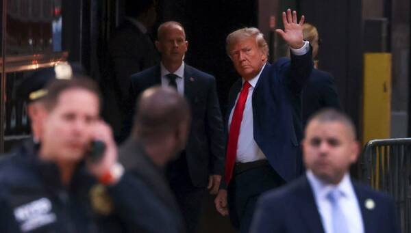 Megaoperativo para que declare Donald Trump, el expresi de yanquilandia, por supuesta relación con actriz porno