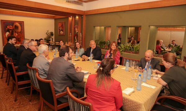 Embajadores se interiorizan sobre sistema electoral paraguayo