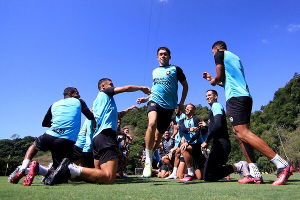 Versus / En Botafogo ya bautizaron de entrada a Matías Segovia
