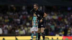 Árbitro que dio rodillazo a jugador recibe 12 partidos de castigo