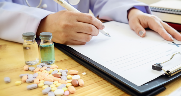 Aplazo masivo en Brasil de egresados revela precarización de carreras de medicina de universidades privadas, según Círculo de Médicos