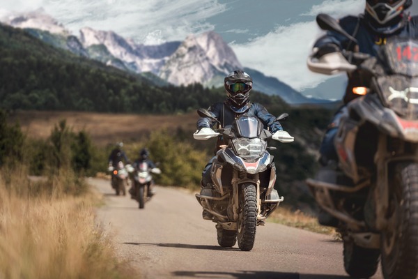 Un paseo para aventureros por los Alpes de la mano de BMW Motorrad | Empresas | 5Días