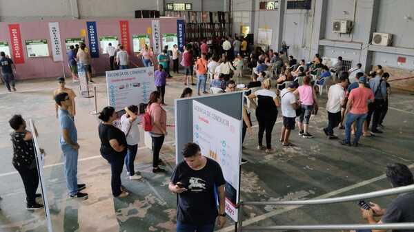 Largas filas para renovar el registro de conducir y evitar multas - C9N