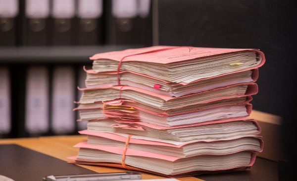 Diario HOY | Dosier, su uso correcto en español, según la RAE