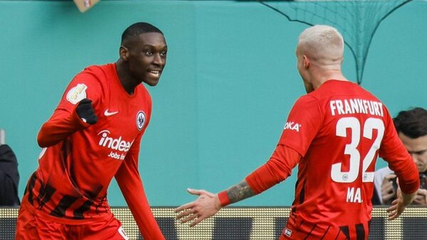 Kolo Muani lleva al Eintracht a las semifinales de la Copa de Alemania