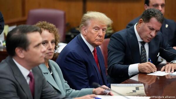 Donald Trump se declara no culpable de pagos irregulares a actriz porno - El Trueno