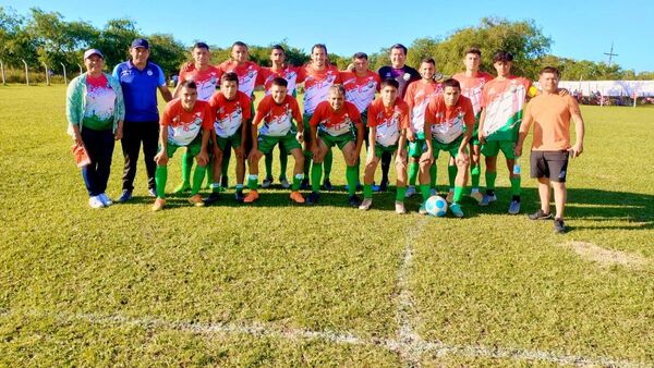 Cambia la sotana por los guantes: Pa'i es arquero en Liga Arroyense