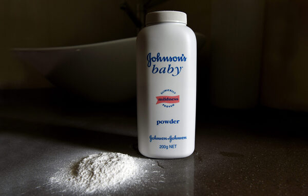 Johnson & Johnson ofrece pagar hasta US$ 8.900 millones por demandas sobre polvos de talco - Revista PLUS