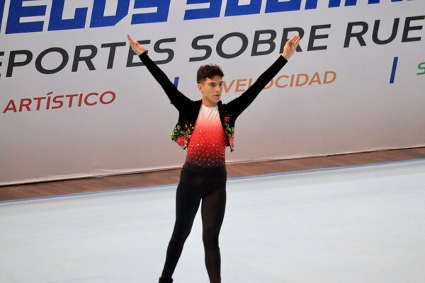 Cesar Caballero brinda al team Paraguay medalla de oro en Solo Dance - La Tribuna