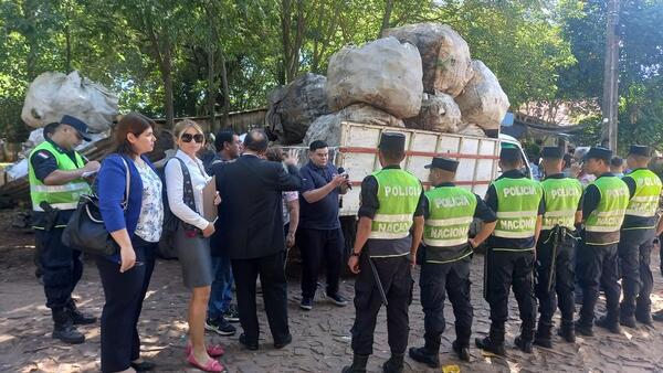 Lambaré: imputado por acumular chatarra en la calle - trece