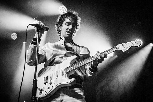 Guitarrista de The Strokes anuncia nuevo álbum solista y comparte nuevo sencillo - Megacadena — Últimas Noticias de Paraguay