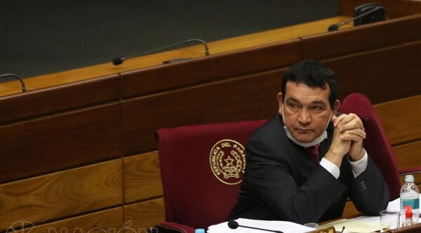 Diario HOY | Santacruz denuncia corrupción, pero consigue cargo VIP a su pareja en el TSJE