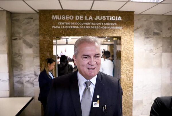 Rolón designa a 22 fiscales para custodiar las elecciones del 30 de abril - Política - ABC Color