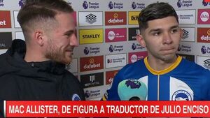 Julio Enciso, en apuros, recibe una mano de un campeón del mundo