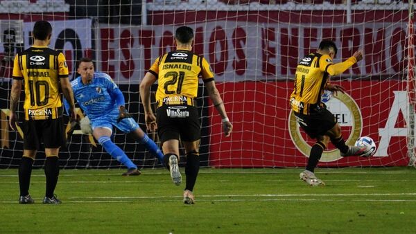 River Plate sucumbe en La Paz contra el The Strongest