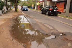 Aguas cloacales “adornan” las calles de San Bernardino - Nacionales - ABC Color