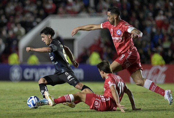 Diario HOY | Argentinos de Gabriel Ávalos derrota al IDV de Moreno Martins