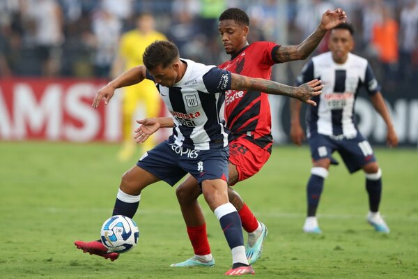 Versus / Por el grupo de Libertad: Alianza Lima empata ante Paranaense, que pierde a su capitán por expulsión