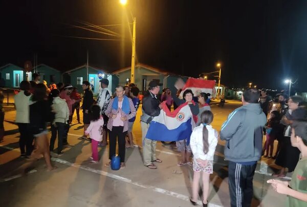 Barrio Nuevo San Blas: sin luz, ni agua, con casas mal hechas y sobrefacturación de la ANDE, denuncian vecinos - Nacionales - ABC Color