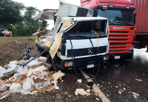 Quíntuple choque de vehículos deja dos heridos en Caaguazú - Noticiero Paraguay