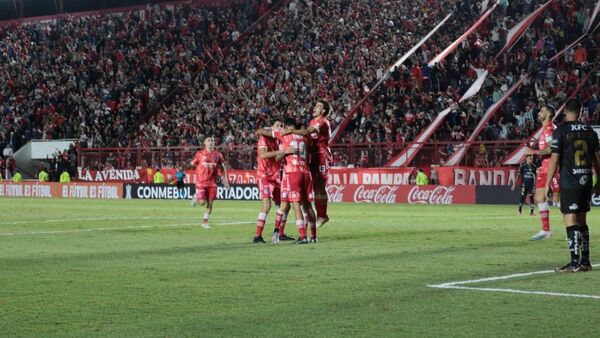 Argentinos Juniors de Gabriel Ávalos derrota a Independiente del Valle
