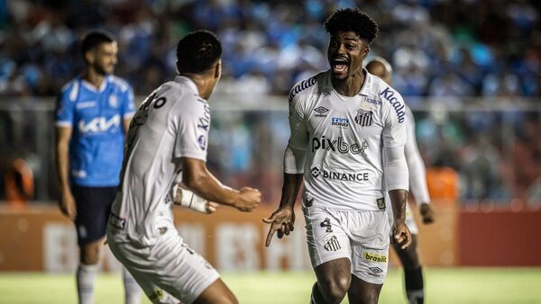 Santos triunfa ante Blooming en condición de visitante
