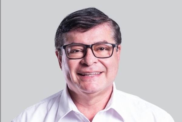 Diario HOY | Simplificar cobros para la tercera edad, entre las propuestas de Digno Caballero