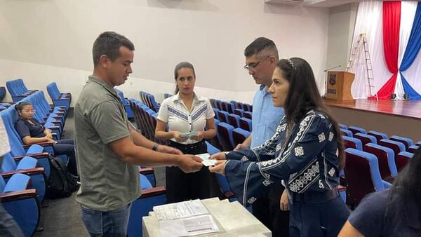 58 estudiantes universitarios recibieron aporte de la municipalidad