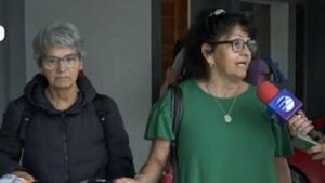 Luego de 45 años, dos compatriotas se reencuentran con sus familiares