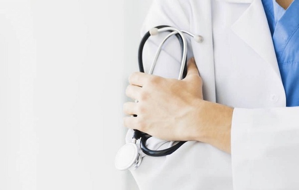 Diario HOY | CONES revisará formación médica tras aplazo masivo: “No basta con entregar diplomas"