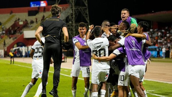 Liga de Quito derrota a César Vallejo en el descuento