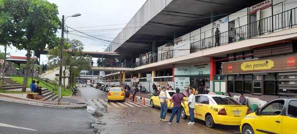 DINATRAN instaló mesa de atención al público en la Estación de Buses de Asunción - Megacadena — Últimas Noticias de Paraguay